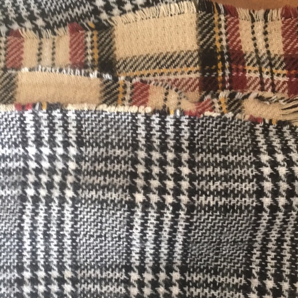 Reversible Ladies shawl - Picture 10 of 10